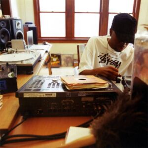 Lire la suite à propos de l’article Collectionneurs de vinyles : un débat entre passionnés à Paris
